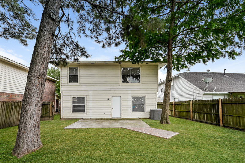 0/Mo, 10314 Timberloch Dr Houston, TX 77070 Rear View 2