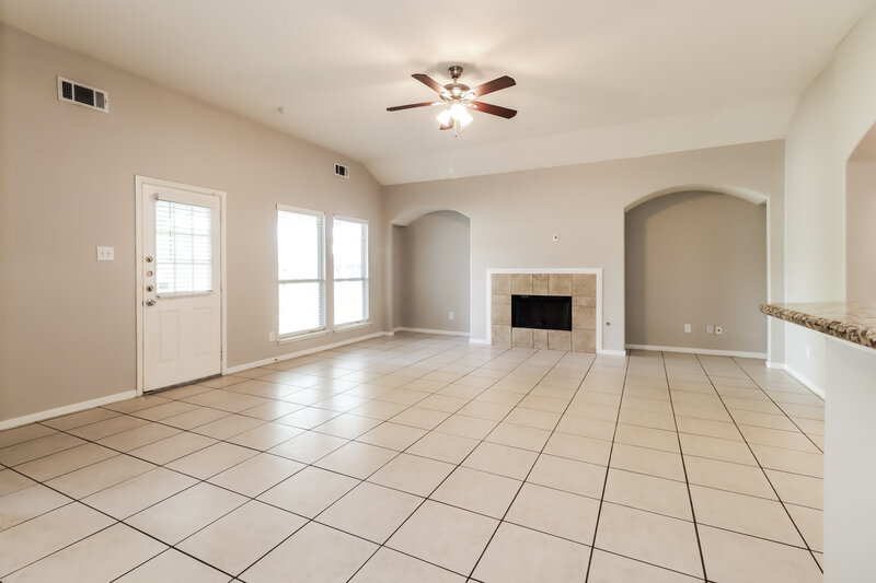 2,105/Mo, 13907 Naples Park Ln Houston, TX 77070 Living Room View