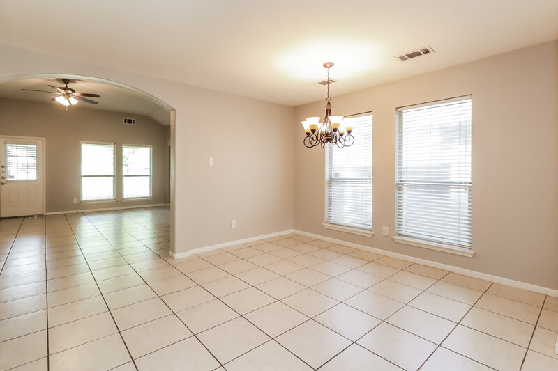 2,105/Mo, 13907 Naples Park Ln Houston, TX 77070 Dining Room View 2