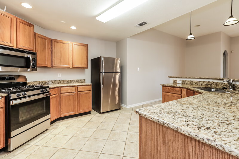 2,105/Mo, 13907 Naples Park Ln Houston, TX 77070 Kitchen View
