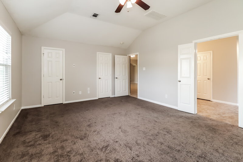 2,105/Mo, 13907 Naples Park Ln Houston, TX 77070 Main Bedroom View