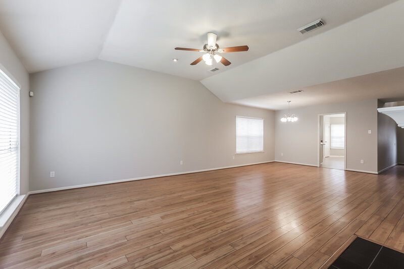 0/Mo, 12626 Timbermeadow Dr Houston, TX 77070 Living Room View 2