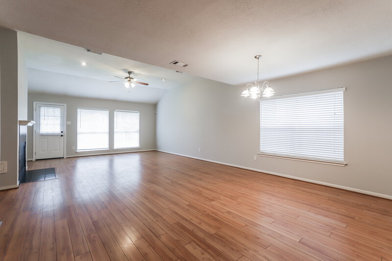 0/Mo, 12626 Timbermeadow Dr Houston, TX 77070 Dining Room View 2