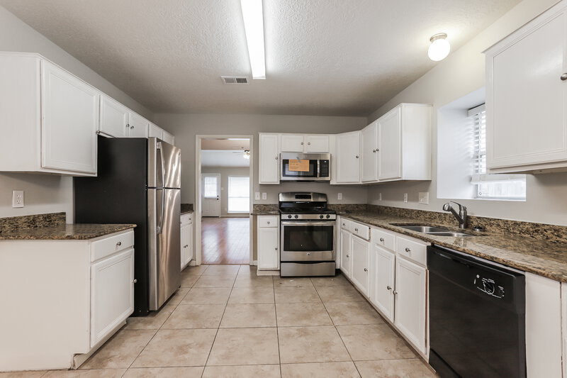 0/Mo, 12626 Timbermeadow Dr Houston, TX 77070 Kitchen View