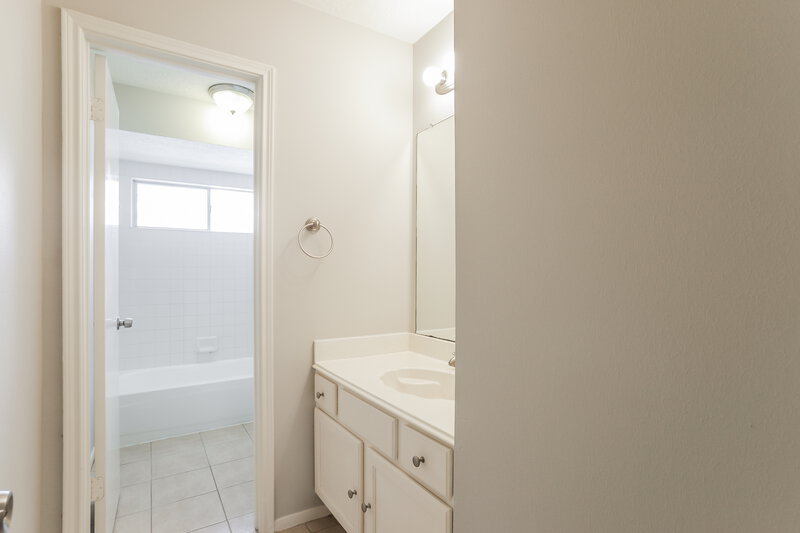 0/Mo, 12626 Timbermeadow Dr Houston, TX 77070 Bathroom View