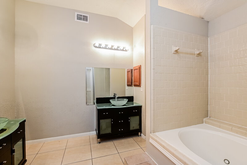1,855/Mo, 7802 La Rochelle Circle Missouri City, TX 77071 Main Bathroom View 2