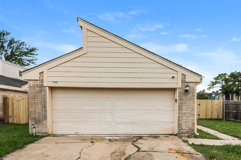 1,840/Mo, 11002 Willwood Dr Houston, TX 77072 External View