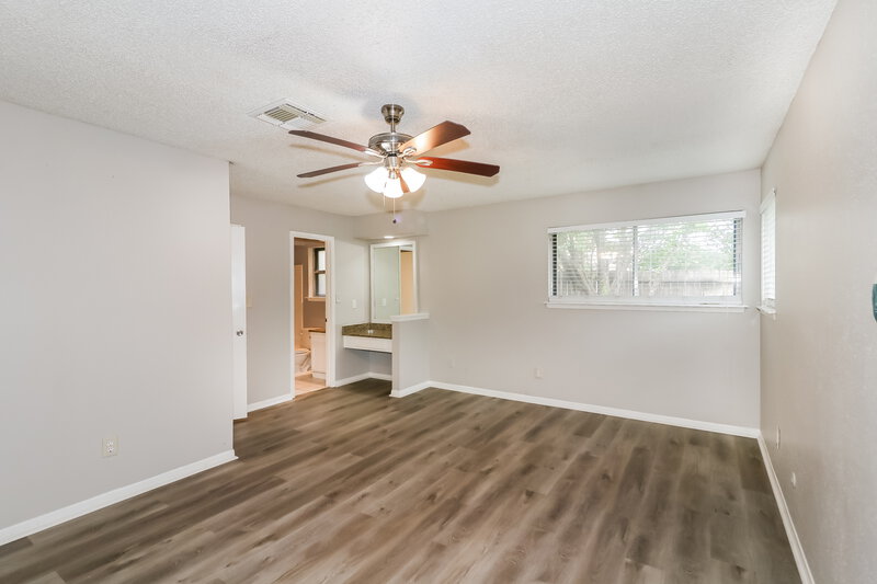 1,840/Mo, 11002 Willwood Dr Houston, TX 77072 Main Bedroom View