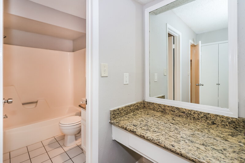 1,840/Mo, 11002 Willwood Dr Houston, TX 77072 Main Bathroom View