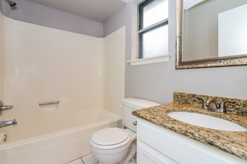1,840/Mo, 11002 Willwood Dr Houston, TX 77072 Bathroom View