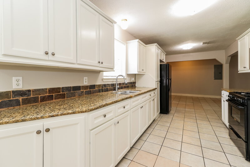 2,000/Mo, 3035 Cinnamon Glen Dr Houston, TX 77073 Kitchen View