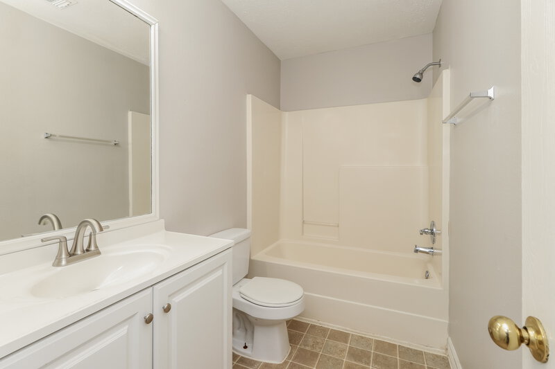 2,000/Mo, 3035 Cinnamon Glen Dr Houston, TX 77073 Bathroom View