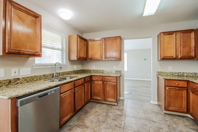 1,930/Mo, 1402 Baychester Ln Houston, TX 77073 Kitchen View