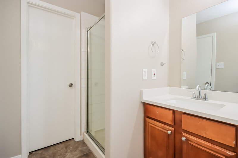 1,930/Mo, 1402 Baychester Ln Houston, TX 77073 Main Bathroom View 2