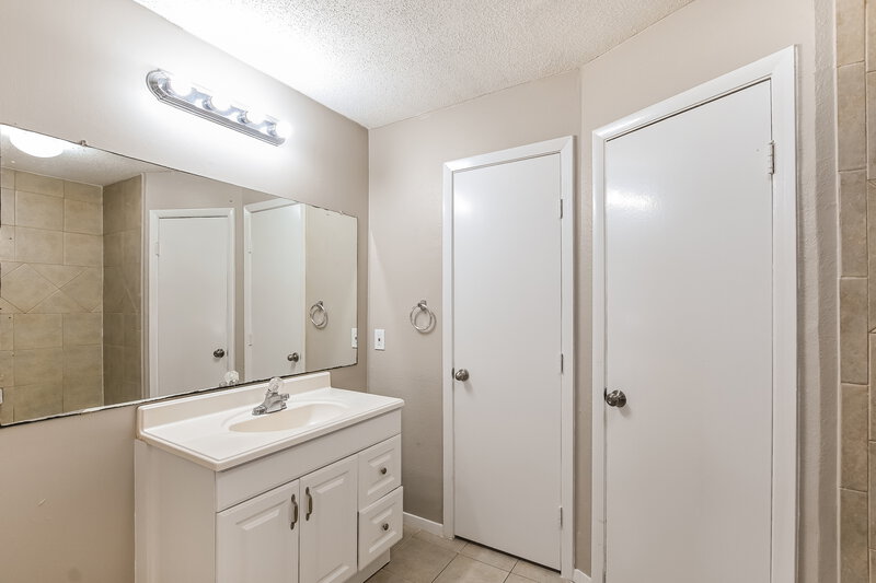 1,825/Mo, 16418 N Cross Dr Houston, TX 77073 Main Bathroom View 2
