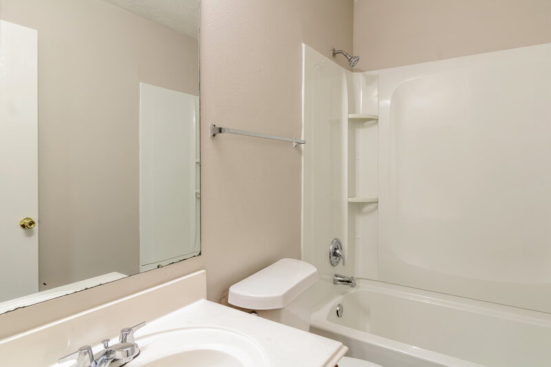 1,615/Mo, 1434 Glasholm Dr Houston, TX 77073 Main Bathroom View