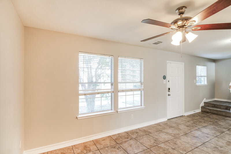 1,535/Mo, 1145 Verde Trails Dr Houston, TX 77073 Living Room View