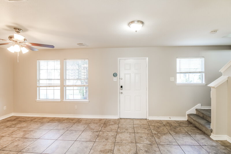 1,535/Mo, 1145 Verde Trails Dr Houston, TX 77073 Living Room View 2