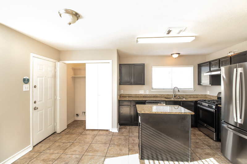 1,535/Mo, 1145 Verde Trails Dr Houston, TX 77073 Kitchen View