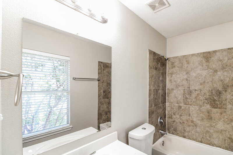 1,535/Mo, 1145 Verde Trails Dr Houston, TX 77073 Bathroom View