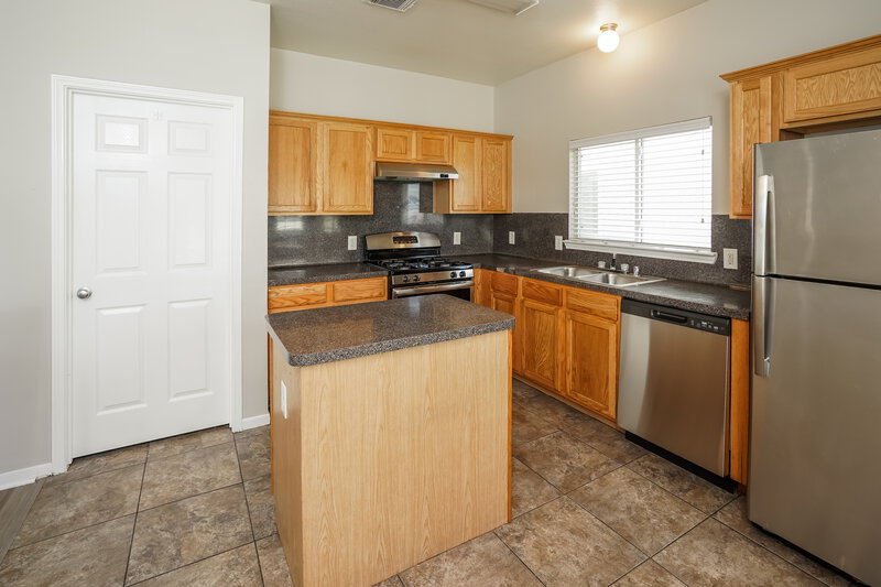 1,825/Mo, 1218 Verde Trails Dr Houston, TX 77073 Kitchen View