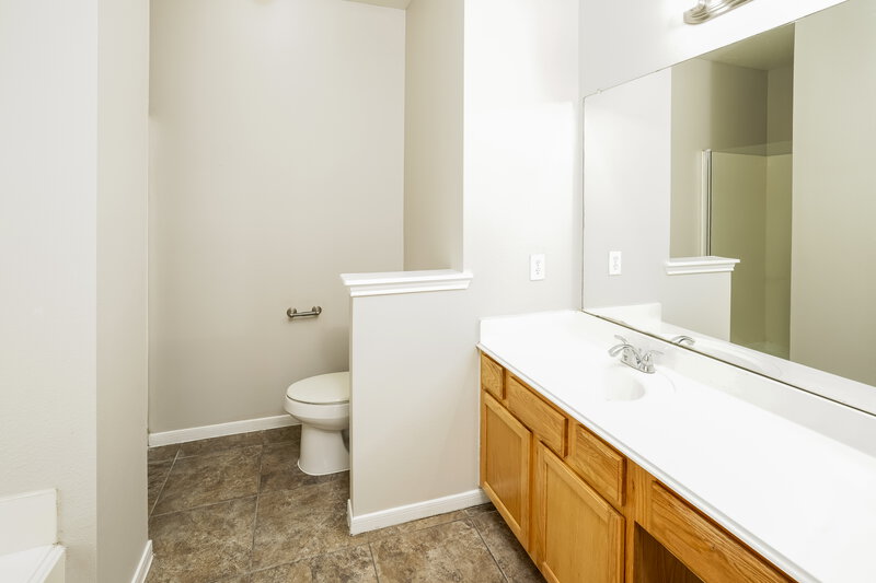 1,825/Mo, 1218 Verde Trails Dr Houston, TX 77073 Main Bathroom View