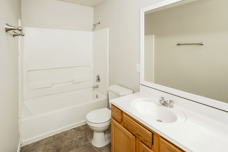 1,825/Mo, 1218 Verde Trails Dr Houston, TX 77073 Bathroom View
