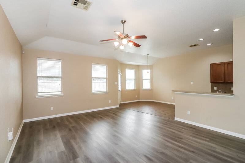 1,885/Mo, 19927 Sapphire Mist Ct Houston, TX 77073 Living Room View