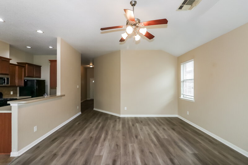 1,885/Mo, 19927 Sapphire Mist Ct Houston, TX 77073 Living Room View 2