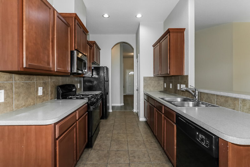 1,885/Mo, 19927 Sapphire Mist Ct Houston, TX 77073 Kitchen View