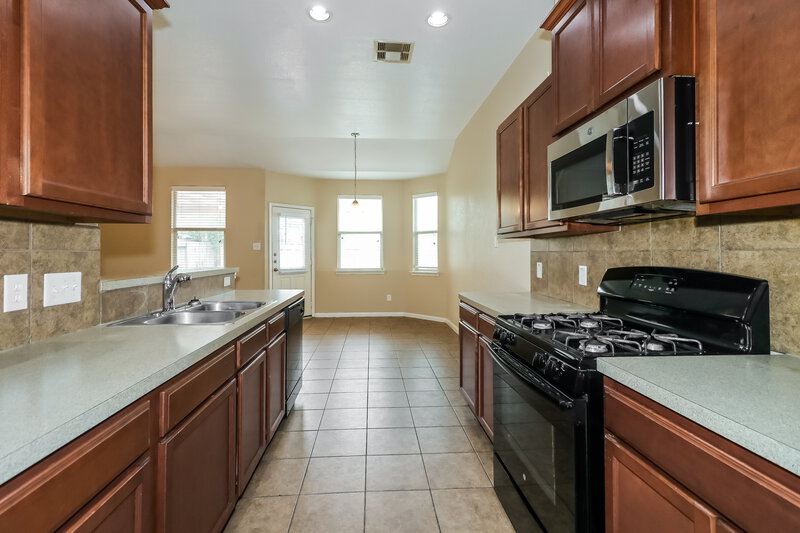 1,885/Mo, 19927 Sapphire Mist Ct Houston, TX 77073 Kitchen View 2