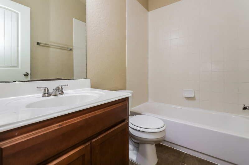 1,885/Mo, 19927 Sapphire Mist Ct Houston, TX 77073 Bathroom View