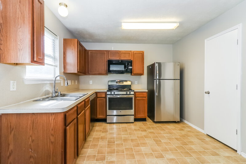 1,650/Mo, 1415 Grand Prince Ln Houston, TX 77073 Kitchen View 2