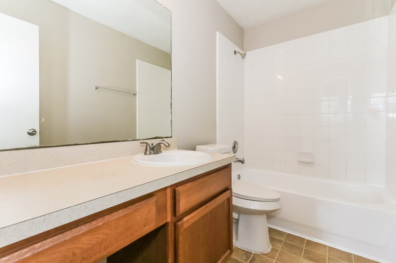 1,650/Mo, 1415 Grand Prince Ln Houston, TX 77073 Bathroom View