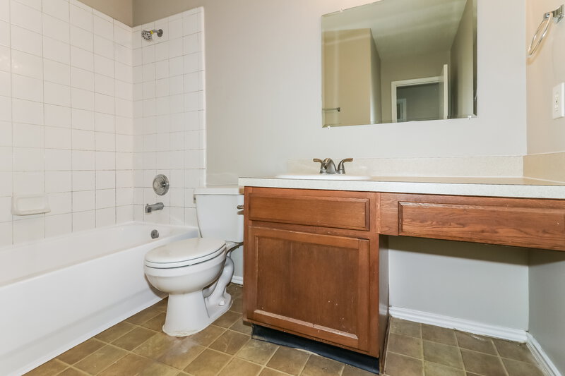 1,650/Mo, 1415 Grand Prince Ln Houston, TX 77073 Bathroom View 2
