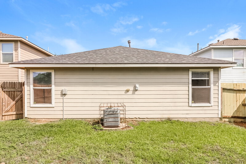 1,650/Mo, 1415 Grand Prince Ln Houston, TX 77073 Rear View