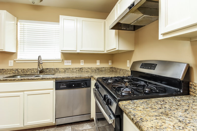 1,775/Mo, 1447 Grand Prince Ln Houston, TX 77073 Kitchen View 3