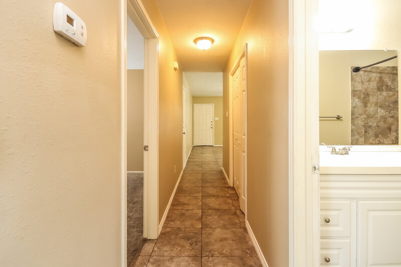 1,775/Mo, 1447 Grand Prince Ln Houston, TX 77073 Main Bathroom View