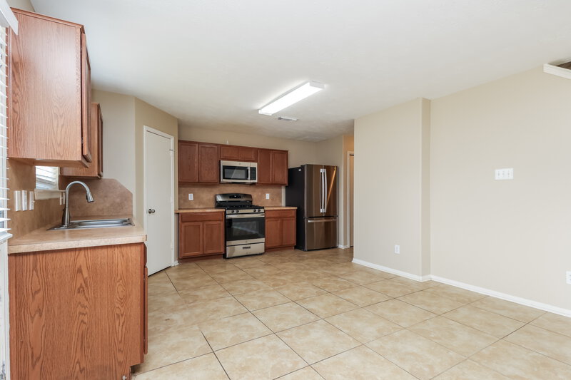 1,945/Mo, 3226 Dogwood Springs Dr Houston, TX 77073 Kitchen View