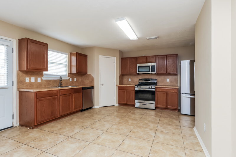 1,945/Mo, 3226 Dogwood Springs Dr Houston, TX 77073 Kitchen View 2