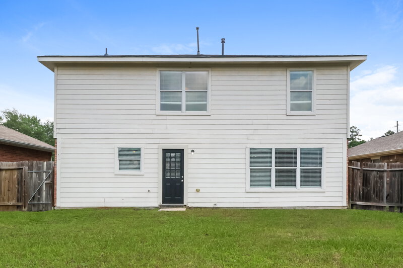 1,945/Mo, 3226 Dogwood Springs Dr Houston, TX 77073 Rear View