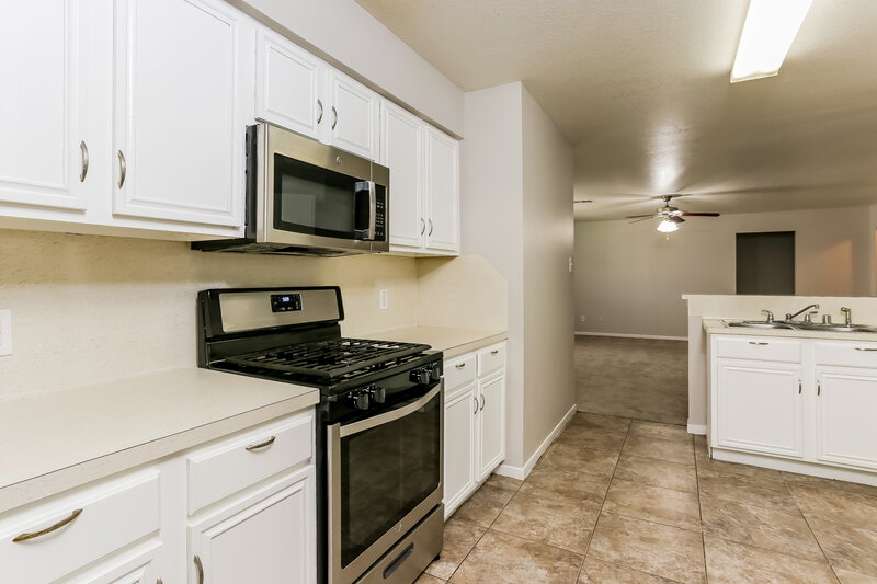1,715/Mo, 16222 Youpon Valley Dr Houston, TX 77073 Kitchen View