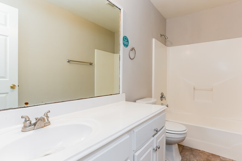 1,715/Mo, 16222 Youpon Valley Dr Houston, TX 77073 Bathroom View