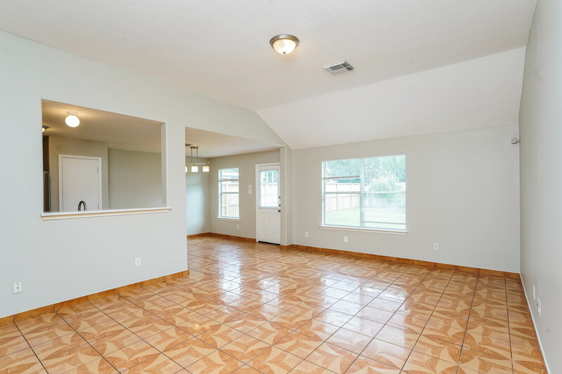 1,765/Mo, 710 Danbury Park Ln Houston, TX 77073 Living Room View