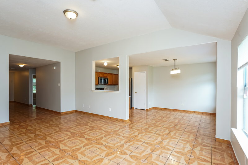 1,765/Mo, 710 Danbury Park Ln Houston, TX 77073 Living Room View 2