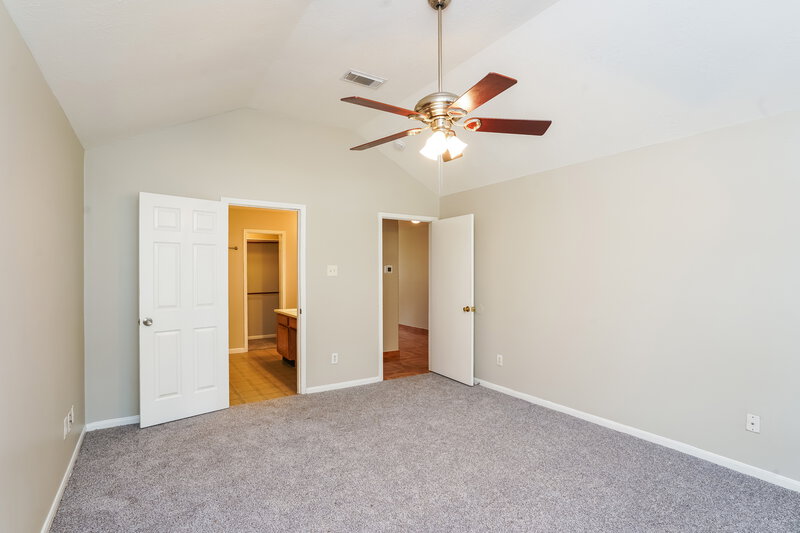 1,765/Mo, 710 Danbury Park Ln Houston, TX 77073 Main Bedroom View 2