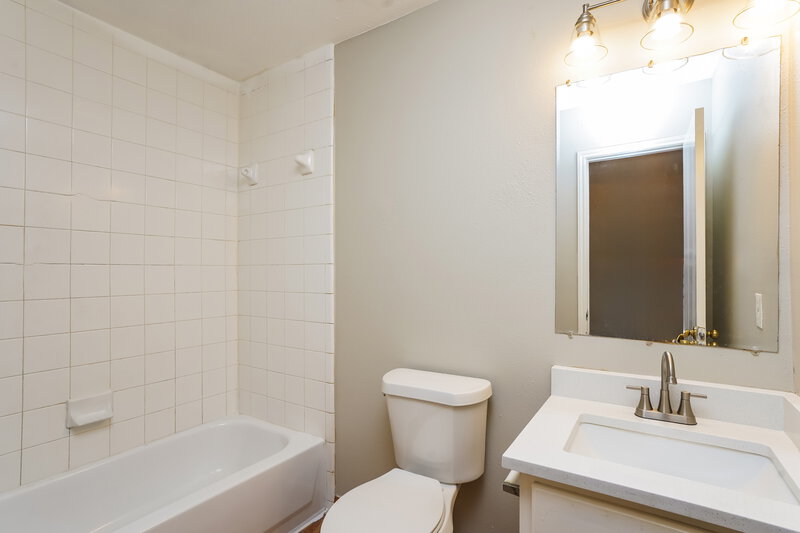 1,765/Mo, 710 Danbury Park Ln Houston, TX 77073 Bathroom View