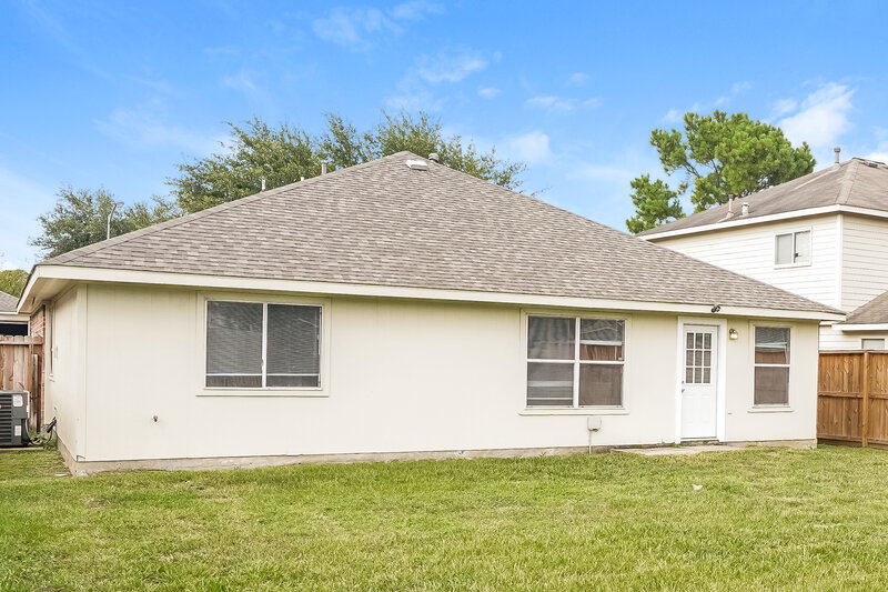 1,765/Mo, 710 Danbury Park Ln Houston, TX 77073 Rear View