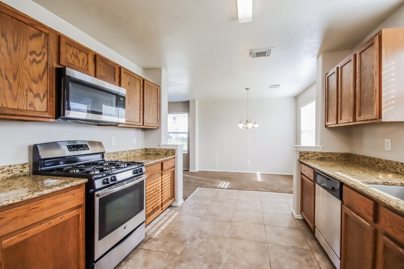 1,785/Mo, 16830 Perryton Ln Houston, TX 77073 Kitchen View 2
