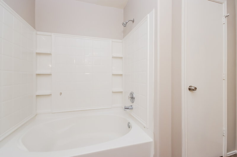 1,785/Mo, 16830 Perryton Ln Houston, TX 77073 Bathroom View